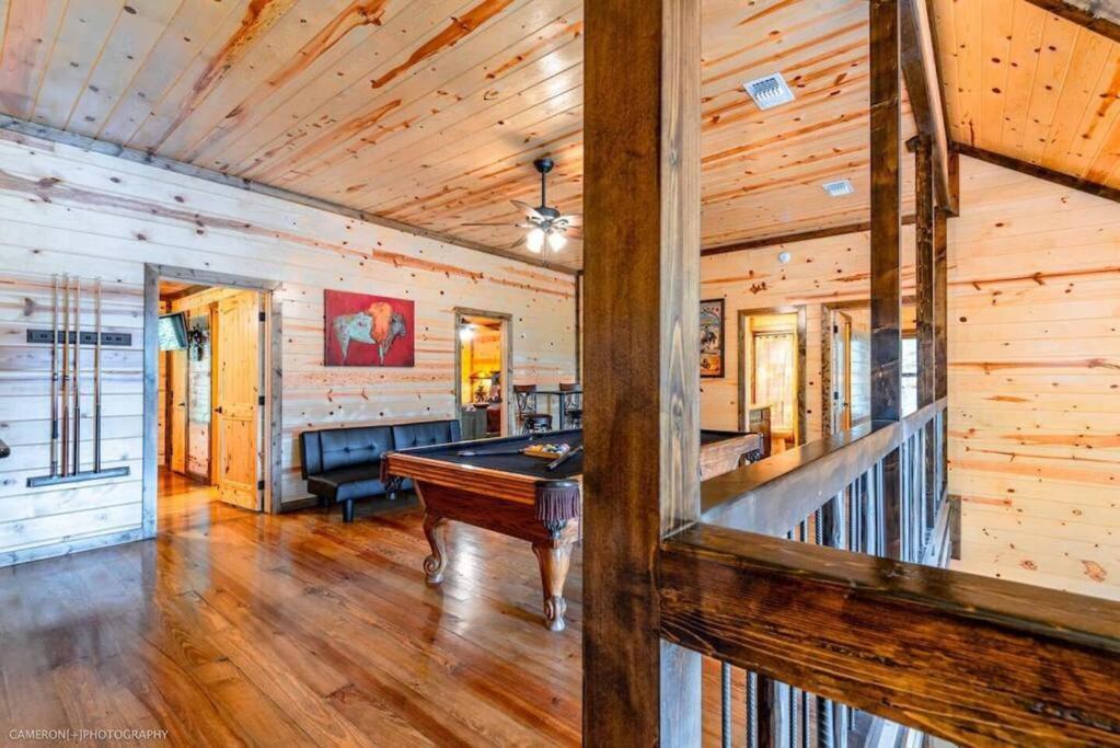 Iron Horse Lodge Sleeps 18, Games, Fire Pit, Hot Tub, Ev, More Broken Bow Eksteriør billede