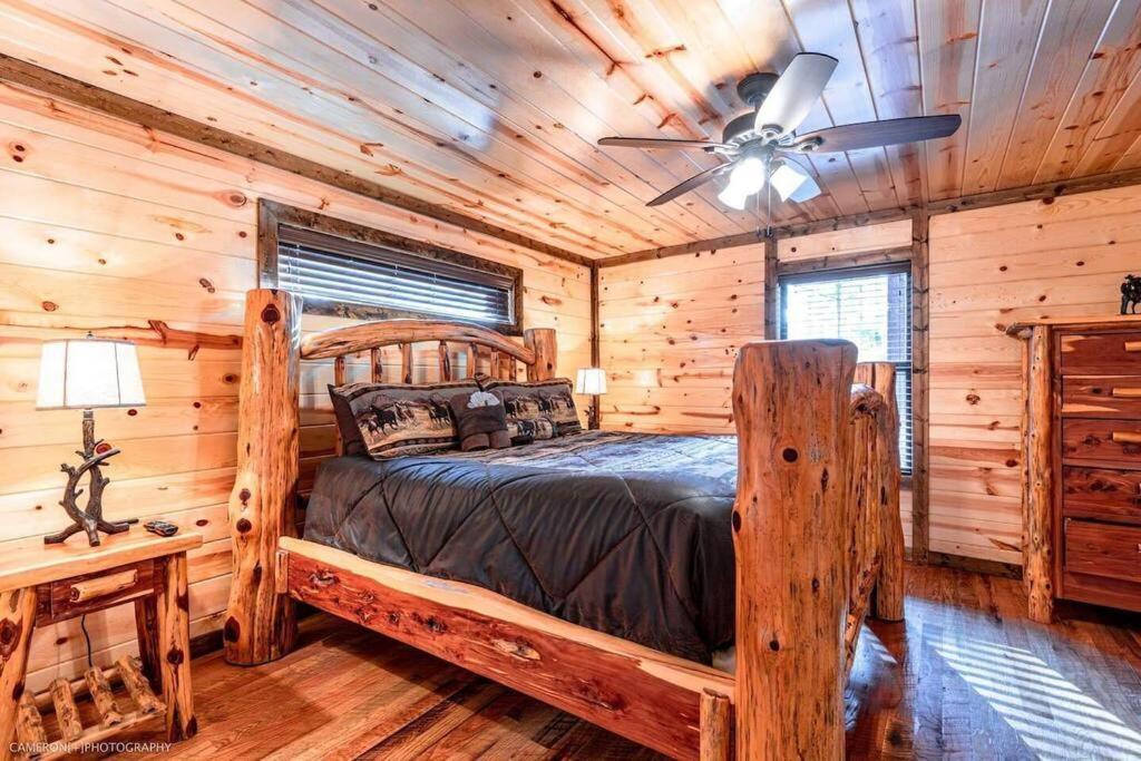 Iron Horse Lodge Sleeps 18, Games, Fire Pit, Hot Tub, Ev, More Broken Bow Eksteriør billede
