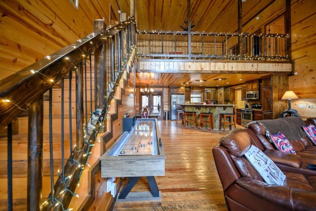 Iron Horse Lodge Sleeps 18, Games, Fire Pit, Hot Tub, Ev, More Broken Bow Eksteriør billede