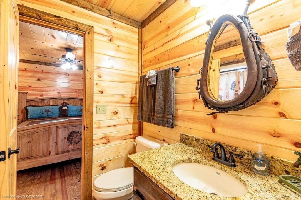 Iron Horse Lodge Sleeps 18, Games, Fire Pit, Hot Tub, Ev, More Broken Bow Eksteriør billede