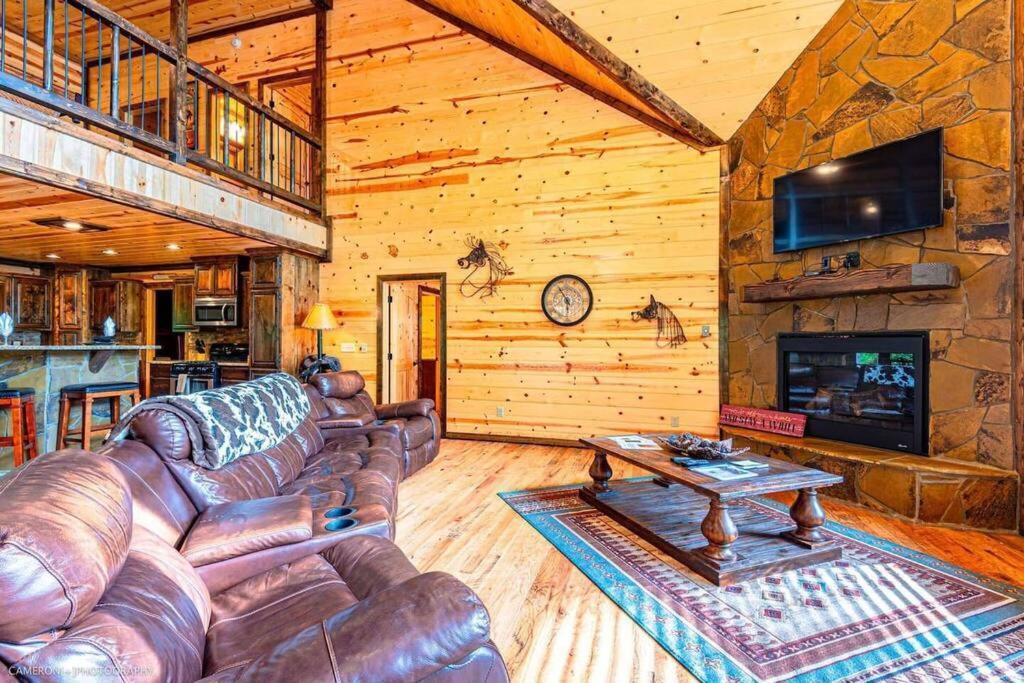 Iron Horse Lodge Sleeps 18, Games, Fire Pit, Hot Tub, Ev, More Broken Bow Eksteriør billede