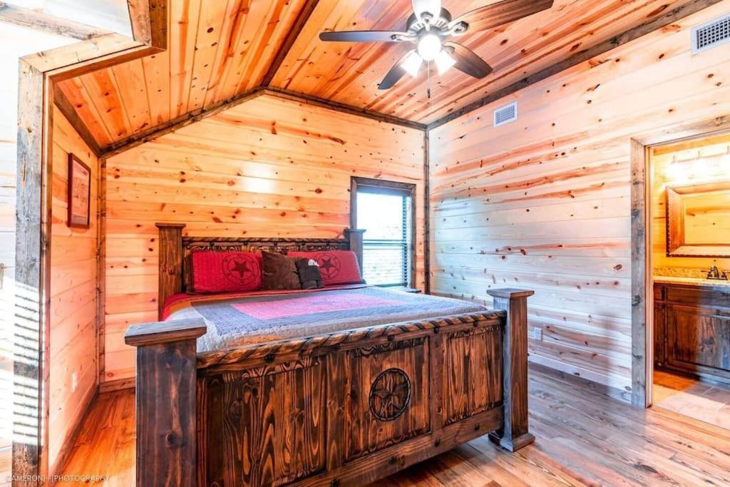Iron Horse Lodge Sleeps 18, Games, Fire Pit, Hot Tub, Ev, More Broken Bow Eksteriør billede