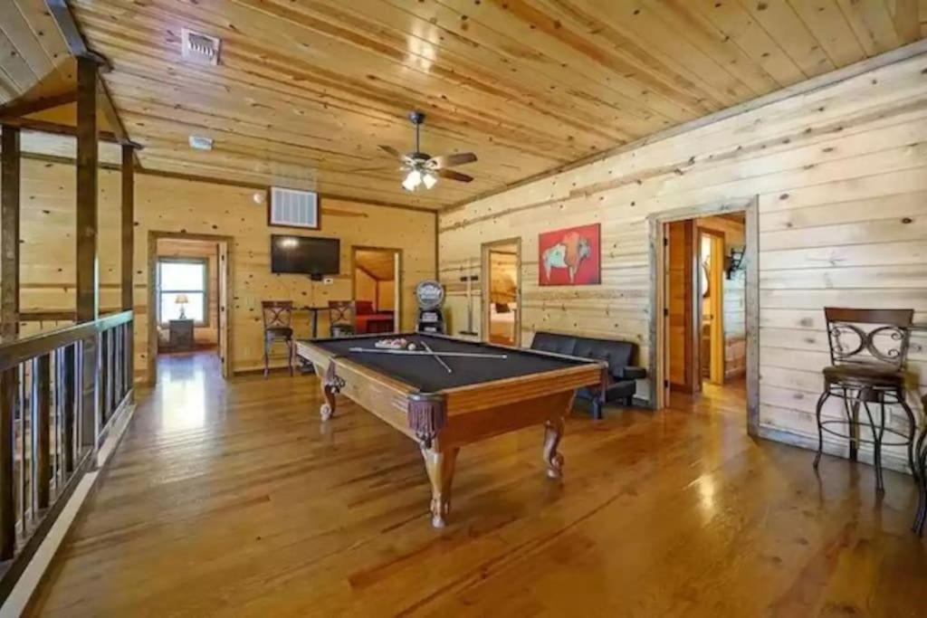 Iron Horse Lodge Sleeps 18, Games, Fire Pit, Hot Tub, Ev, More Broken Bow Eksteriør billede