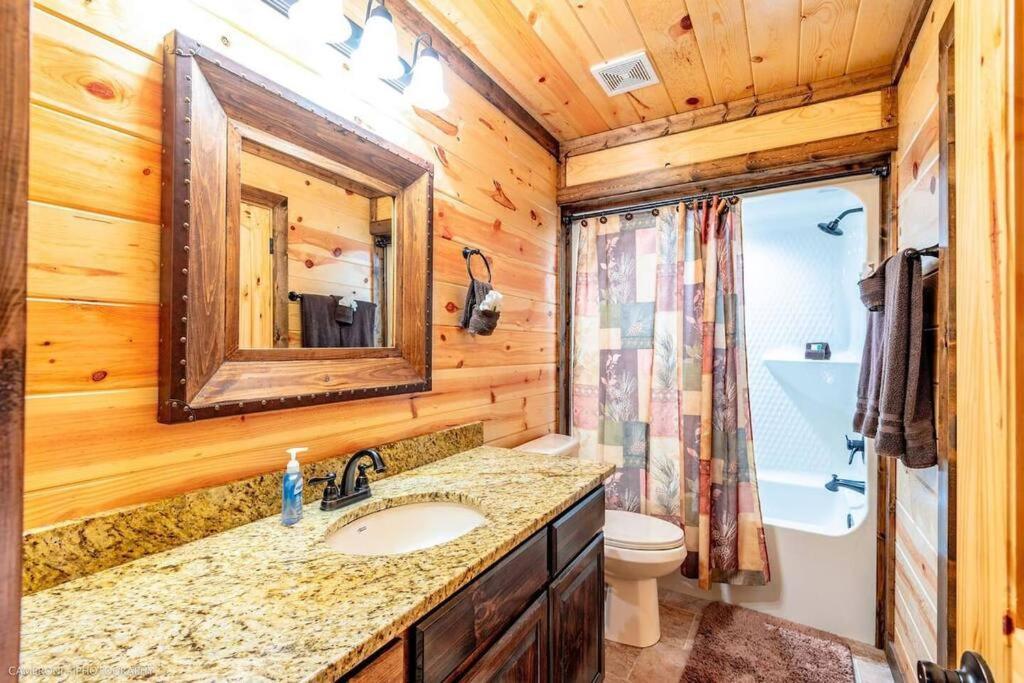 Iron Horse Lodge Sleeps 18, Games, Fire Pit, Hot Tub, Ev, More Broken Bow Eksteriør billede