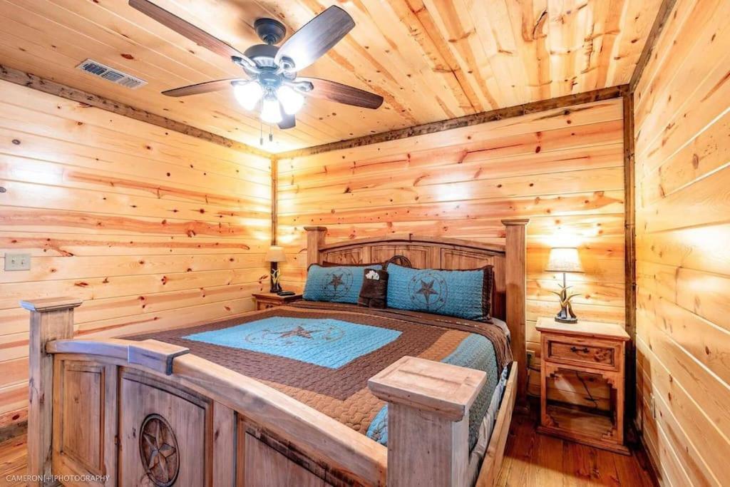Iron Horse Lodge Sleeps 18, Games, Fire Pit, Hot Tub, Ev, More Broken Bow Eksteriør billede