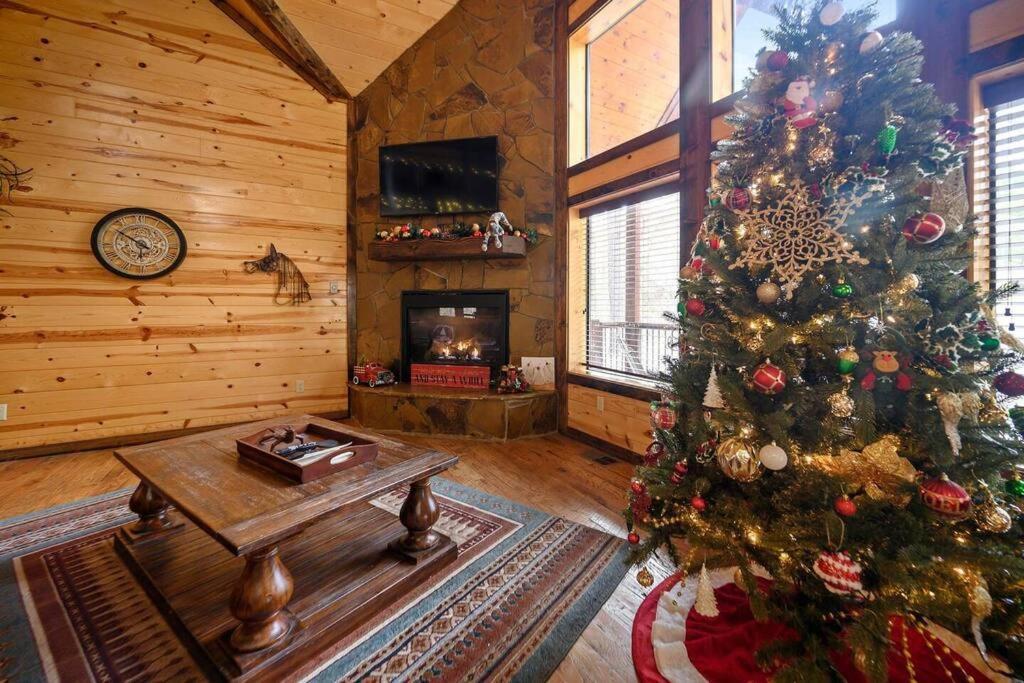 Iron Horse Lodge Sleeps 18, Games, Fire Pit, Hot Tub, Ev, More Broken Bow Eksteriør billede