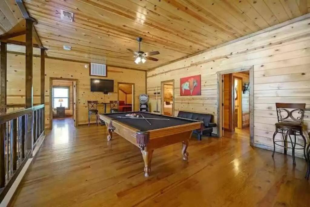 Iron Horse Lodge Sleeps 18, Games, Fire Pit, Hot Tub, Ev, More Broken Bow Eksteriør billede