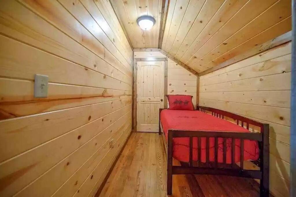 Iron Horse Lodge Sleeps 18, Games, Fire Pit, Hot Tub, Ev, More Broken Bow Eksteriør billede