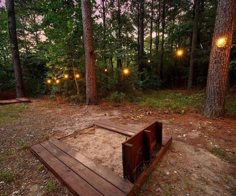 Iron Horse Lodge Sleeps 18, Games, Fire Pit, Hot Tub, Ev, More Broken Bow Eksteriør billede