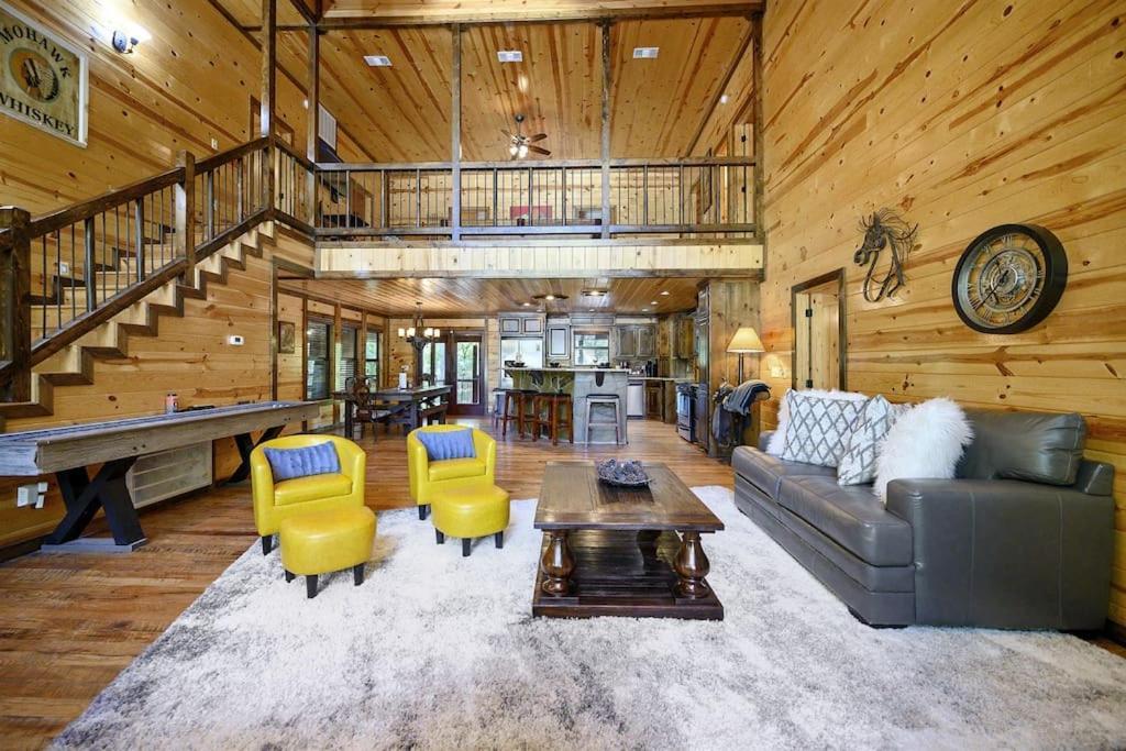 Iron Horse Lodge Sleeps 18, Games, Fire Pit, Hot Tub, Ev, More Broken Bow Eksteriør billede