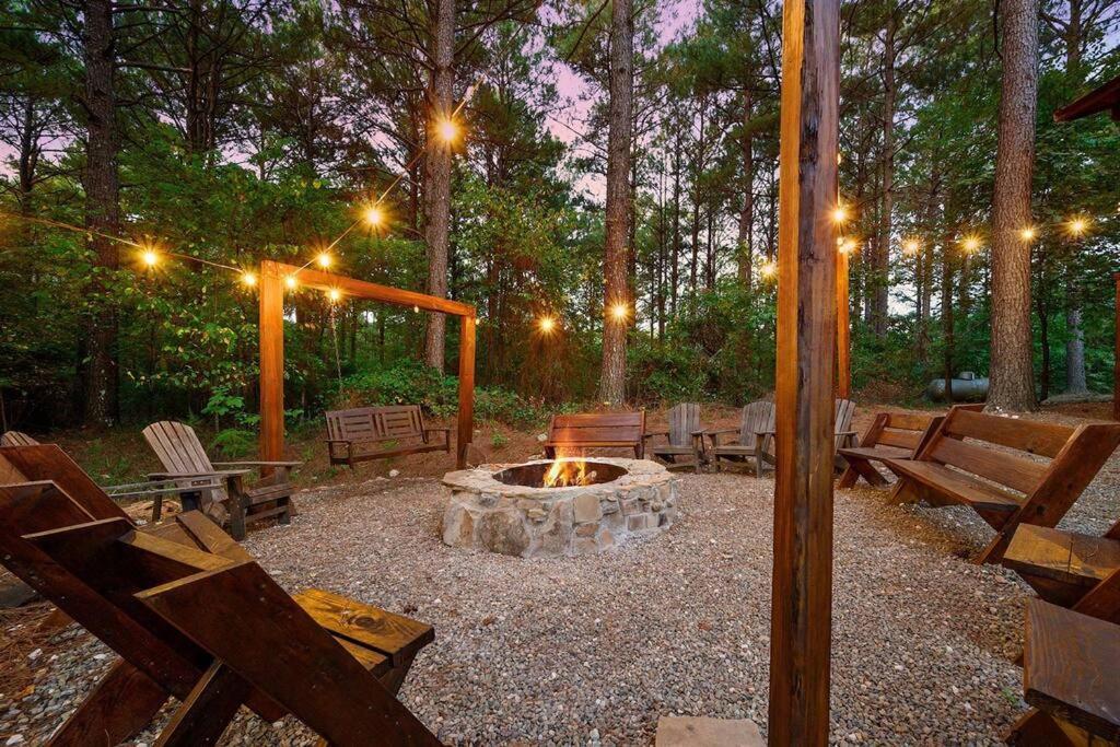 Iron Horse Lodge Sleeps 18, Games, Fire Pit, Hot Tub, Ev, More Broken Bow Eksteriør billede