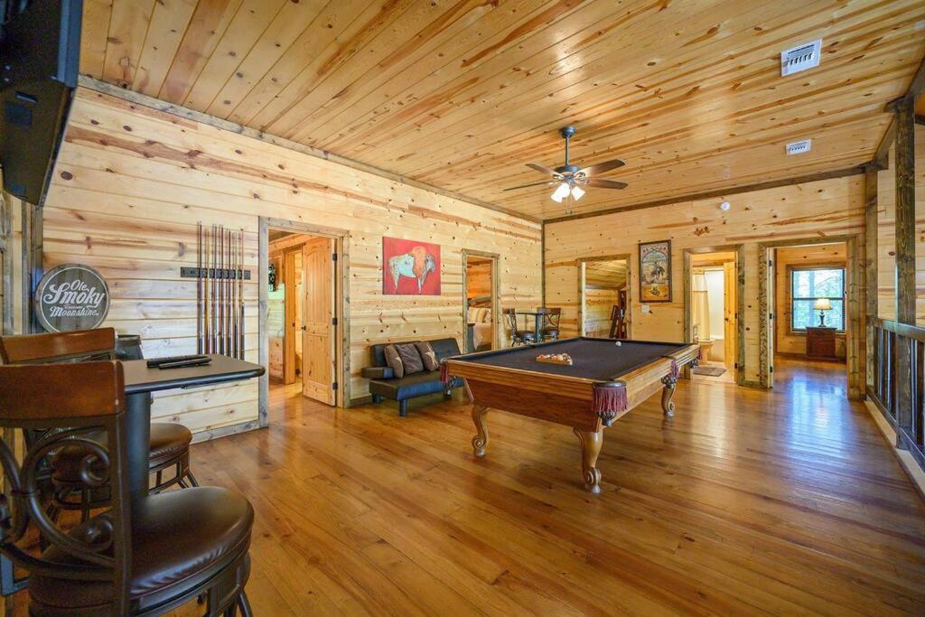 Iron Horse Lodge Sleeps 18, Games, Fire Pit, Hot Tub, Ev, More Broken Bow Eksteriør billede