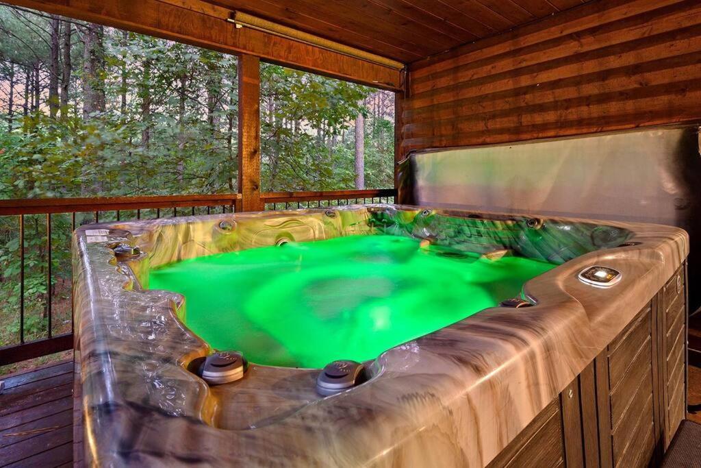 Iron Horse Lodge Sleeps 18, Games, Fire Pit, Hot Tub, Ev, More Broken Bow Eksteriør billede